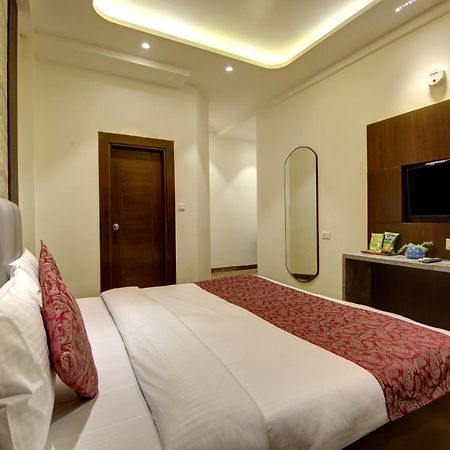 Hotel Kashish Plaza - 5 Mins From Metro Station Delhi  Exterior photo