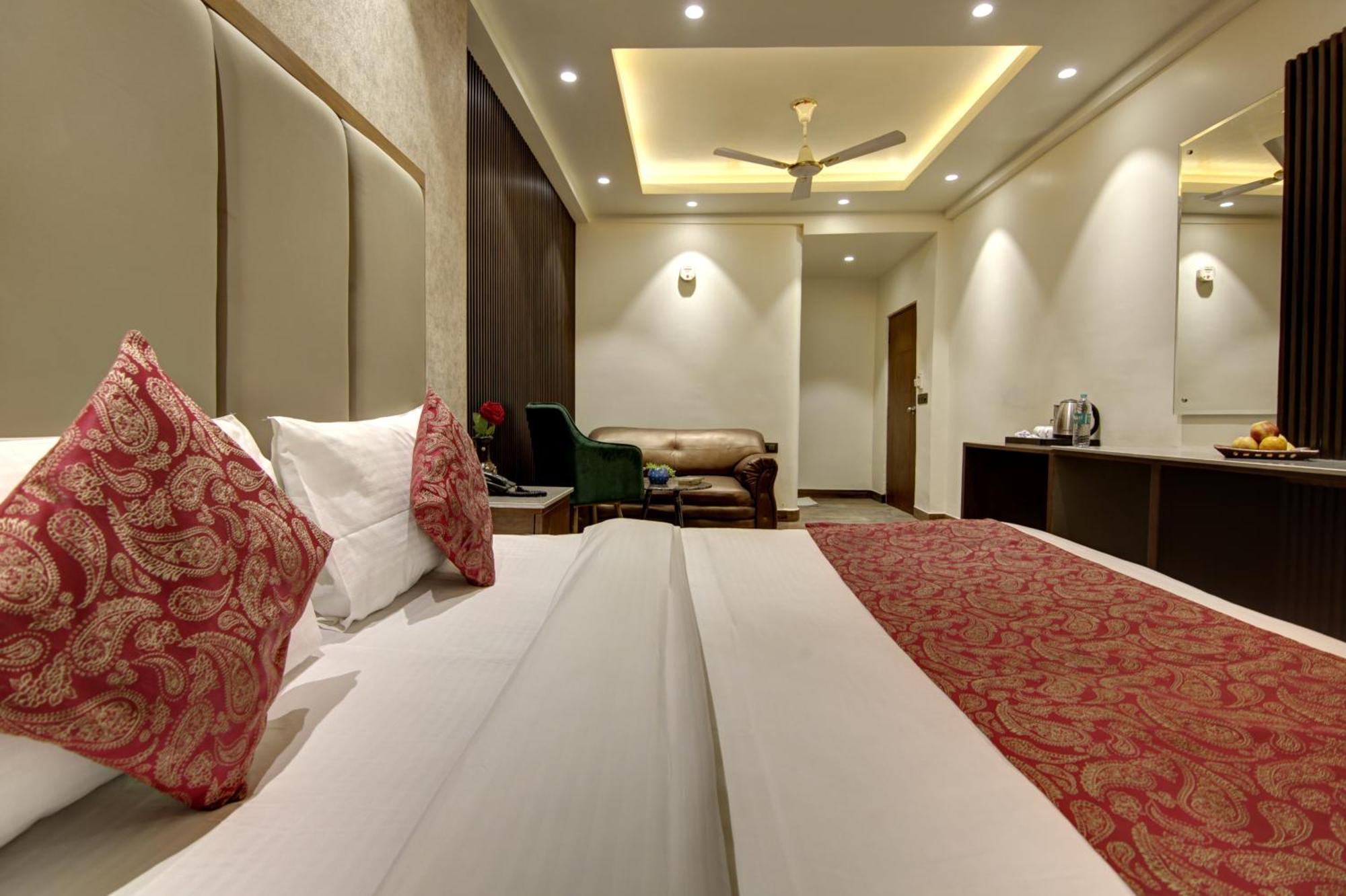 Hotel Kashish Plaza - 5 Mins From Metro Station Delhi  Exterior photo