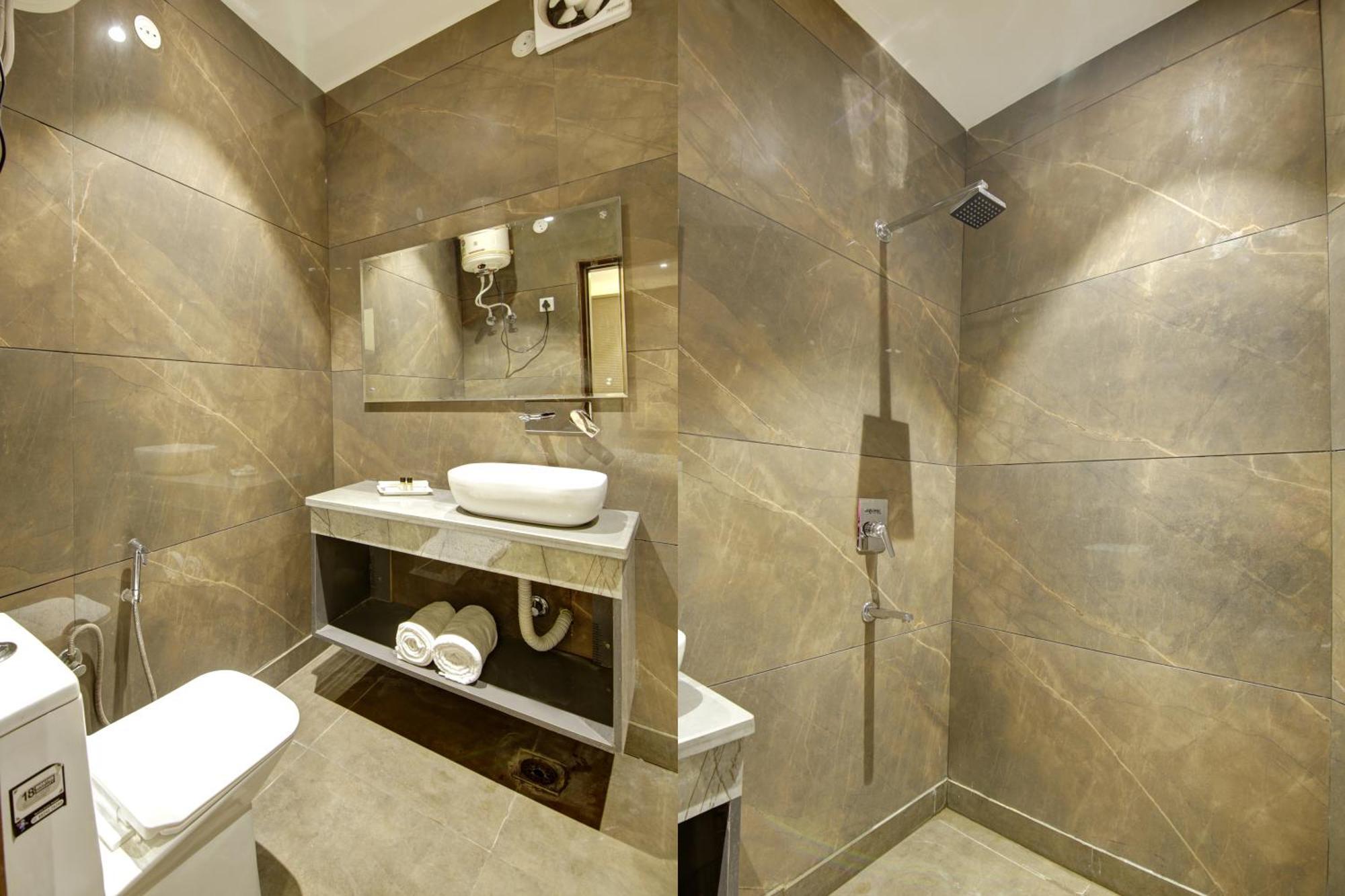 Hotel Kashish Plaza - 5 Mins From Metro Station Delhi  Exterior photo