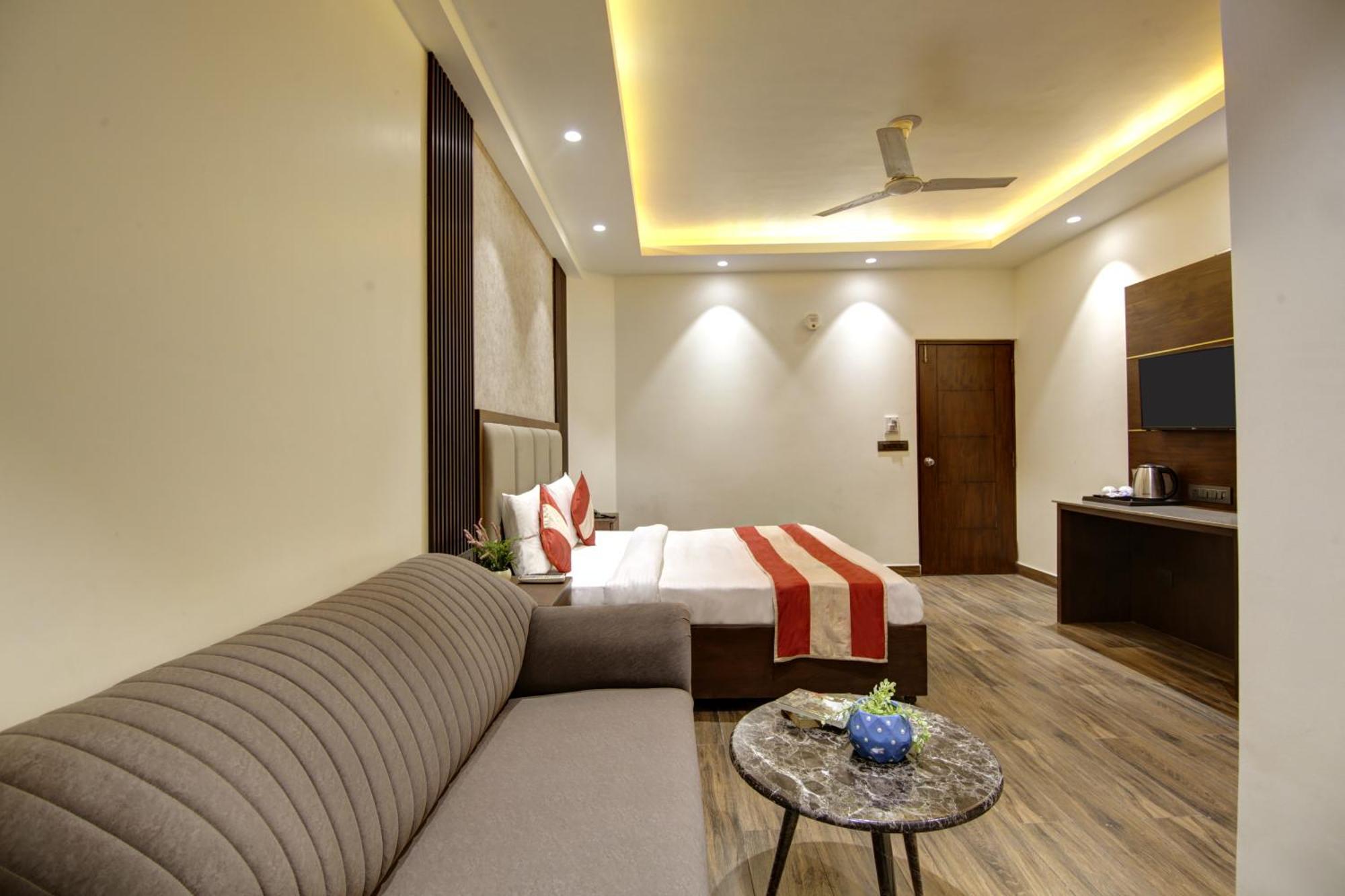 Hotel Kashish Plaza - 5 Mins From Metro Station Delhi  Exterior photo