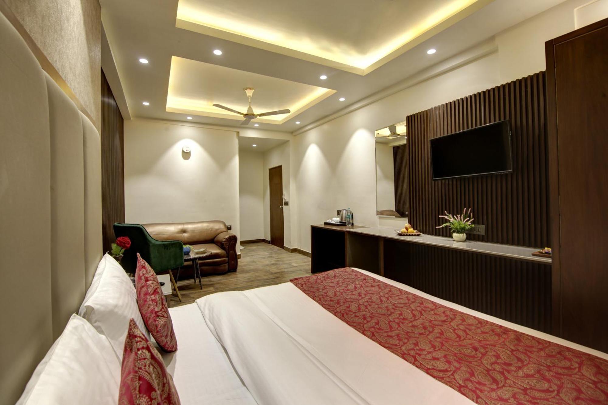 Hotel Kashish Plaza - 5 Mins From Metro Station Delhi  Exterior photo
