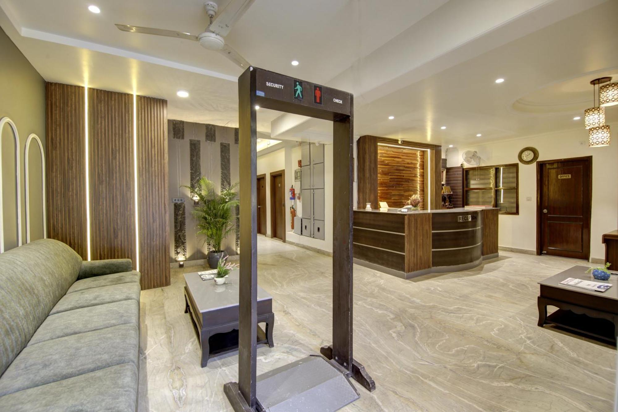 Hotel Kashish Plaza - 5 Mins From Metro Station Delhi  Exterior photo