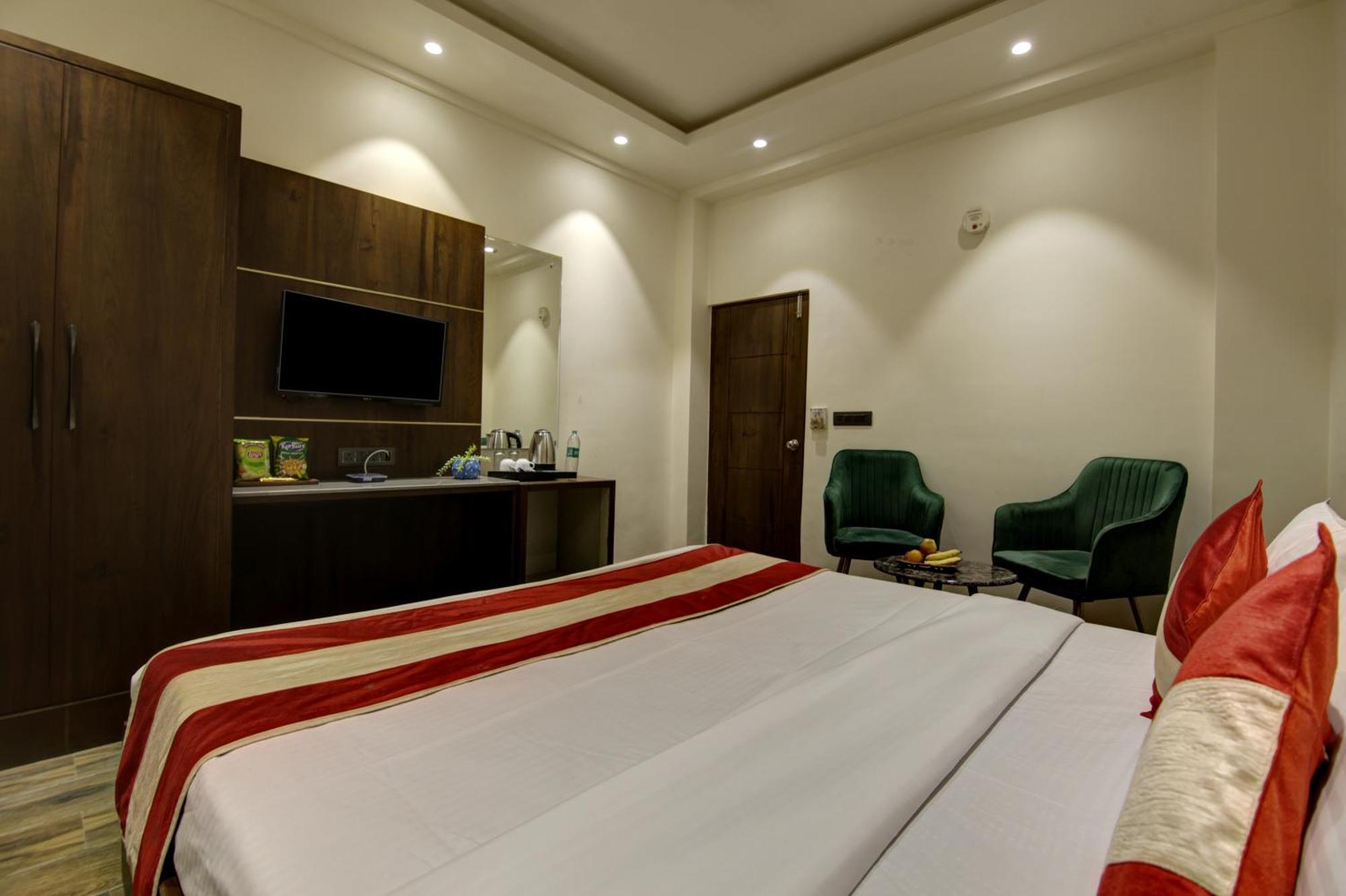 Hotel Kashish Plaza - 5 Mins From Metro Station Delhi  Exterior photo