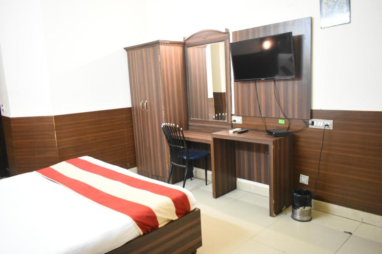 Hotel Kashish Plaza - 5 Mins From Metro Station Delhi  Exterior photo