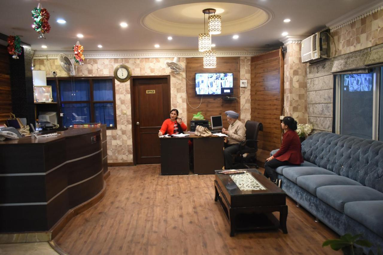 Hotel Kashish Plaza - 5 Mins From Metro Station Delhi  Exterior photo