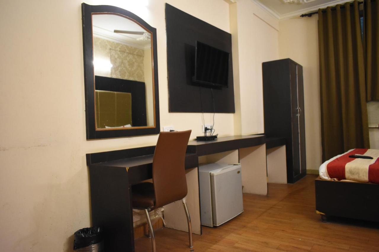 Hotel Kashish Plaza - 5 Mins From Metro Station Delhi  Exterior photo